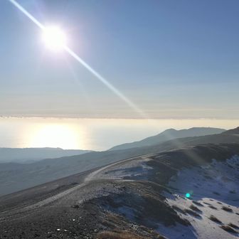 外輪山と朝日と海と雪の欲張りセット