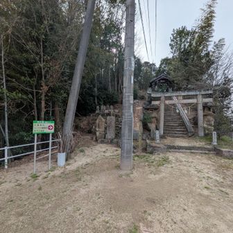 石畳神社から登るようです。