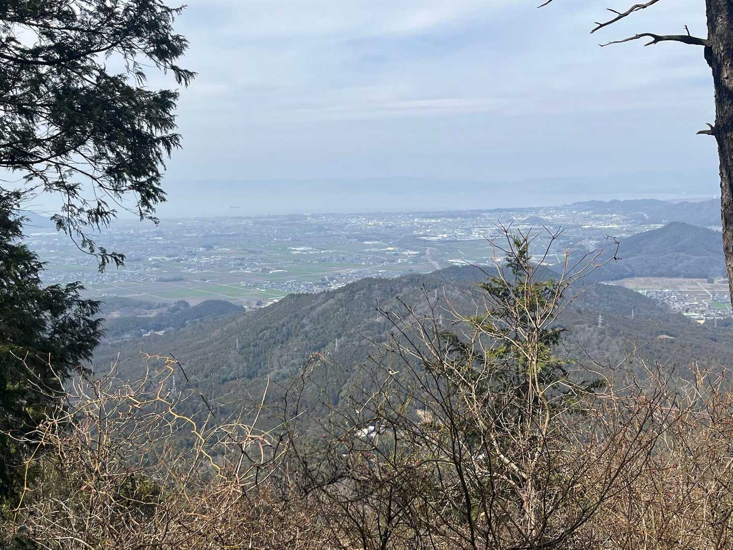 琵琶湖が見えるんだけど霞んでる
黄砂⁈