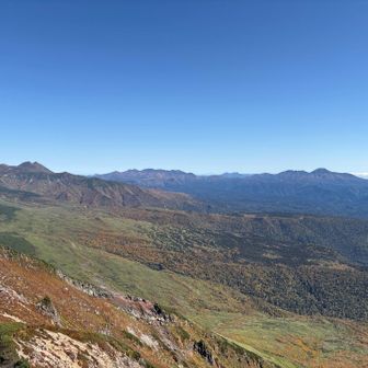 石狩岳ニペソツ山、遠くに昨日登ったピリベツクマネシリ西クマネシリ岳