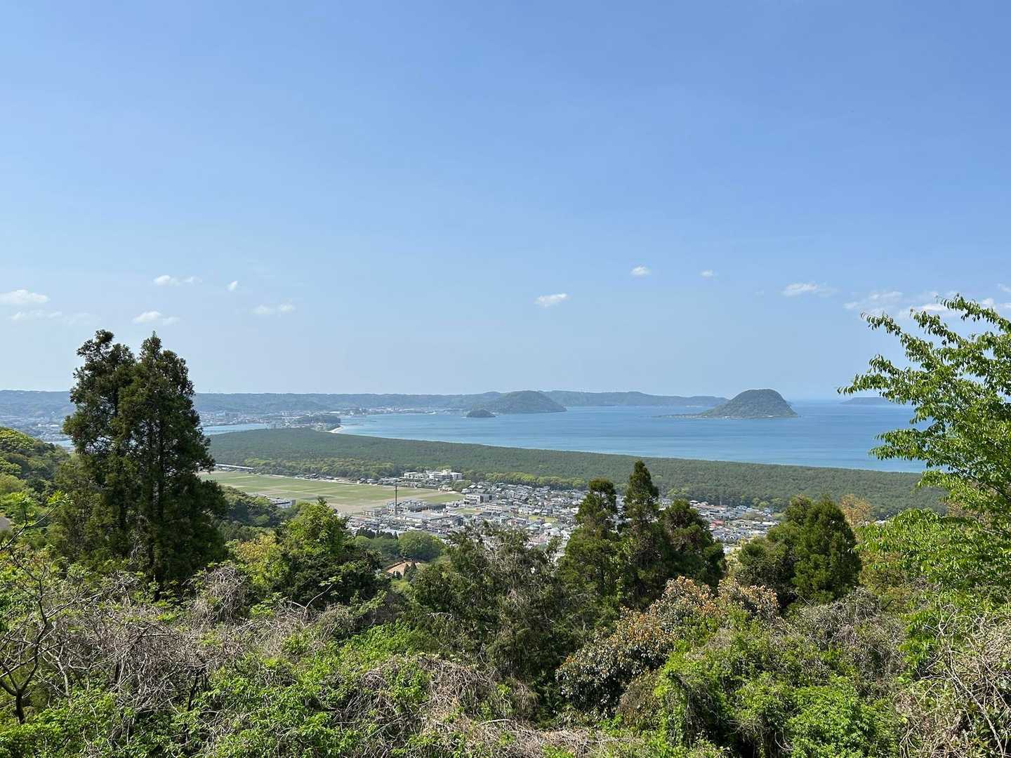 鏡山往復 | 唐津の美しい海を一望。登山口近くには「鏡山温泉」もの写真