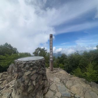西から雲が立ち込める…