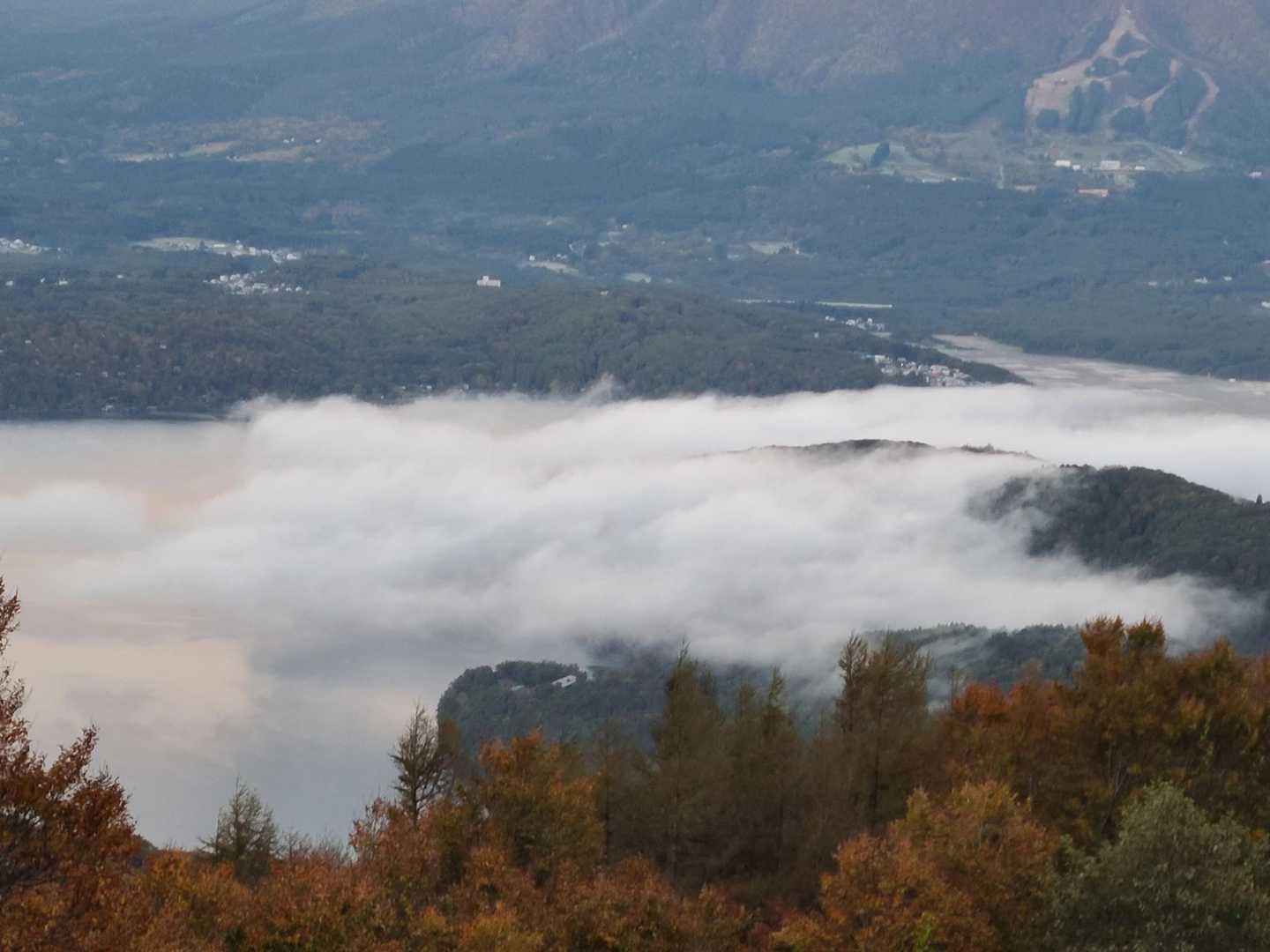 雲海の野尻湖