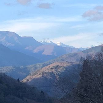 下山後向かいの橋からの別当代山・大龍岳・間ノ岳に北岳