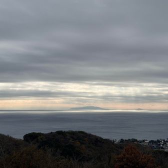伊豆大島が見える