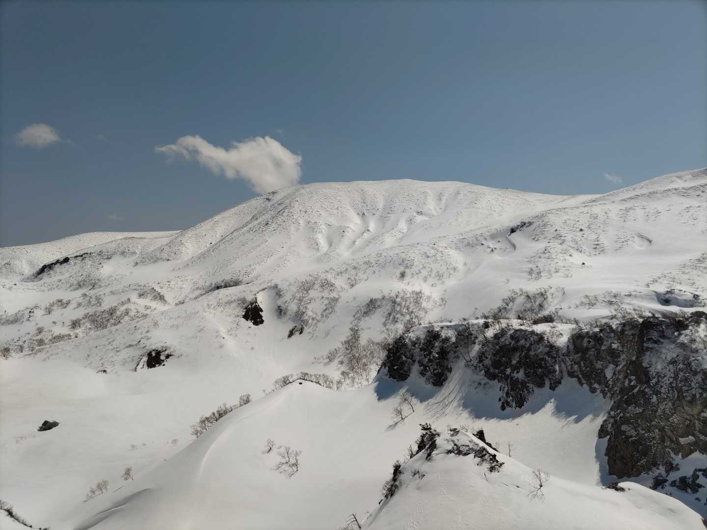 剣岳山頂からの栗駒山