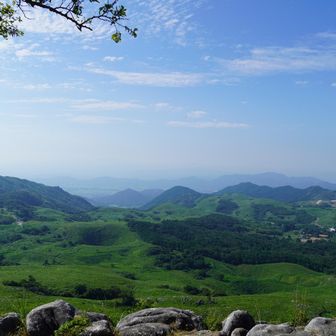 英彦山も暑さで霞んで見える。