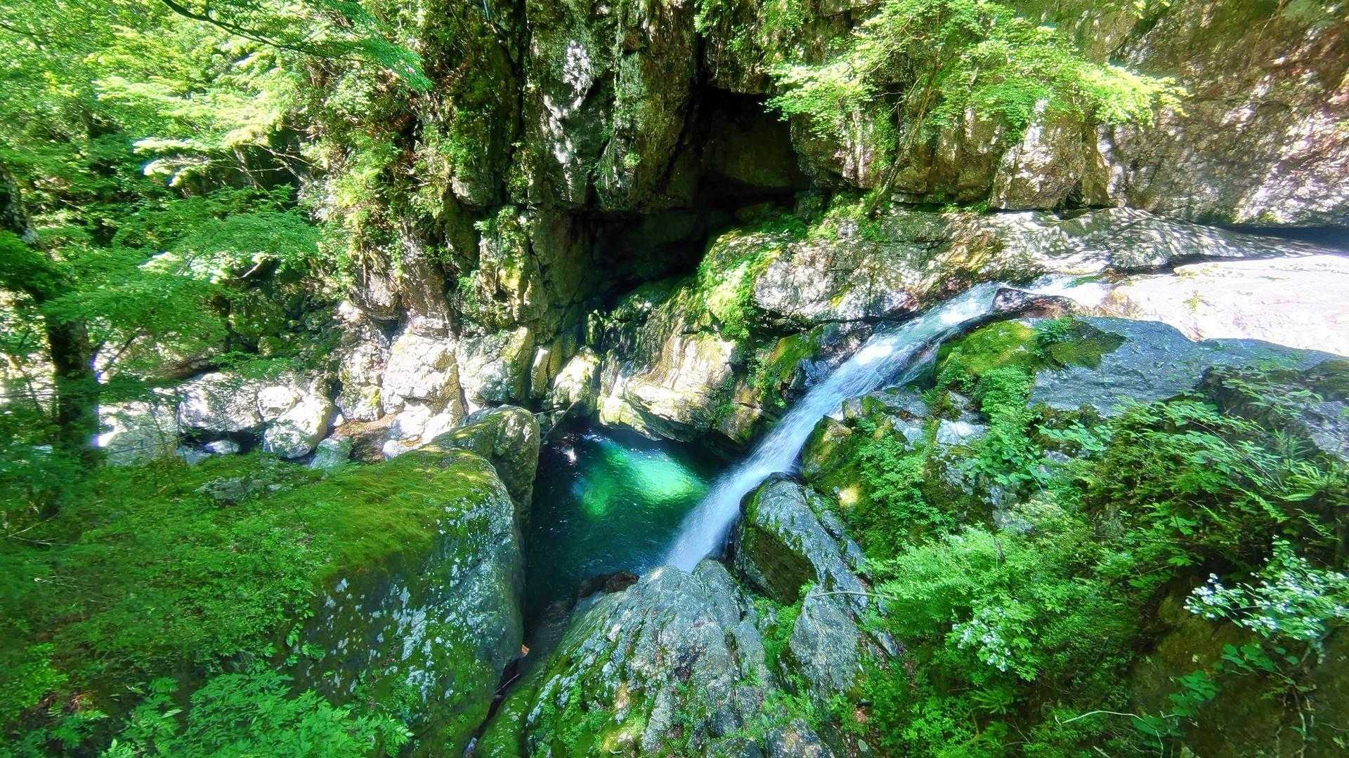 【みたらい渓谷】世界遺産の山懐を流れる滝と清流に癒されるの写真