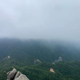 御在所山頂は雲隠れ