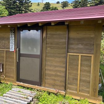 堂ヶ森避難小屋
中はかなり綺麗でした