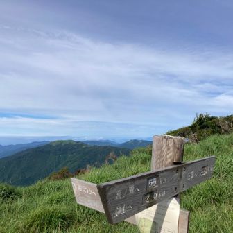 剣山への縦走路に合流。