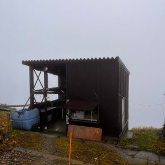管理人小屋
水場(浄水雨水)