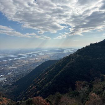 パラグライダーの飛び立つところに立ってみた
眺めがすごくよい
写真じゃわからない