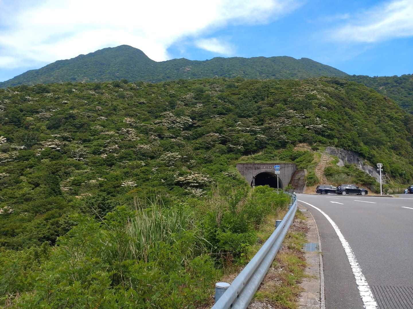ゴールの駐車場。

正面は、国見岳〜妙見岳。

お疲れさまでした！