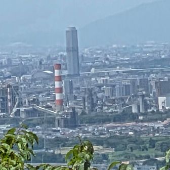 🤔王子製紙の赤白煙突と小牧の高層ホテル