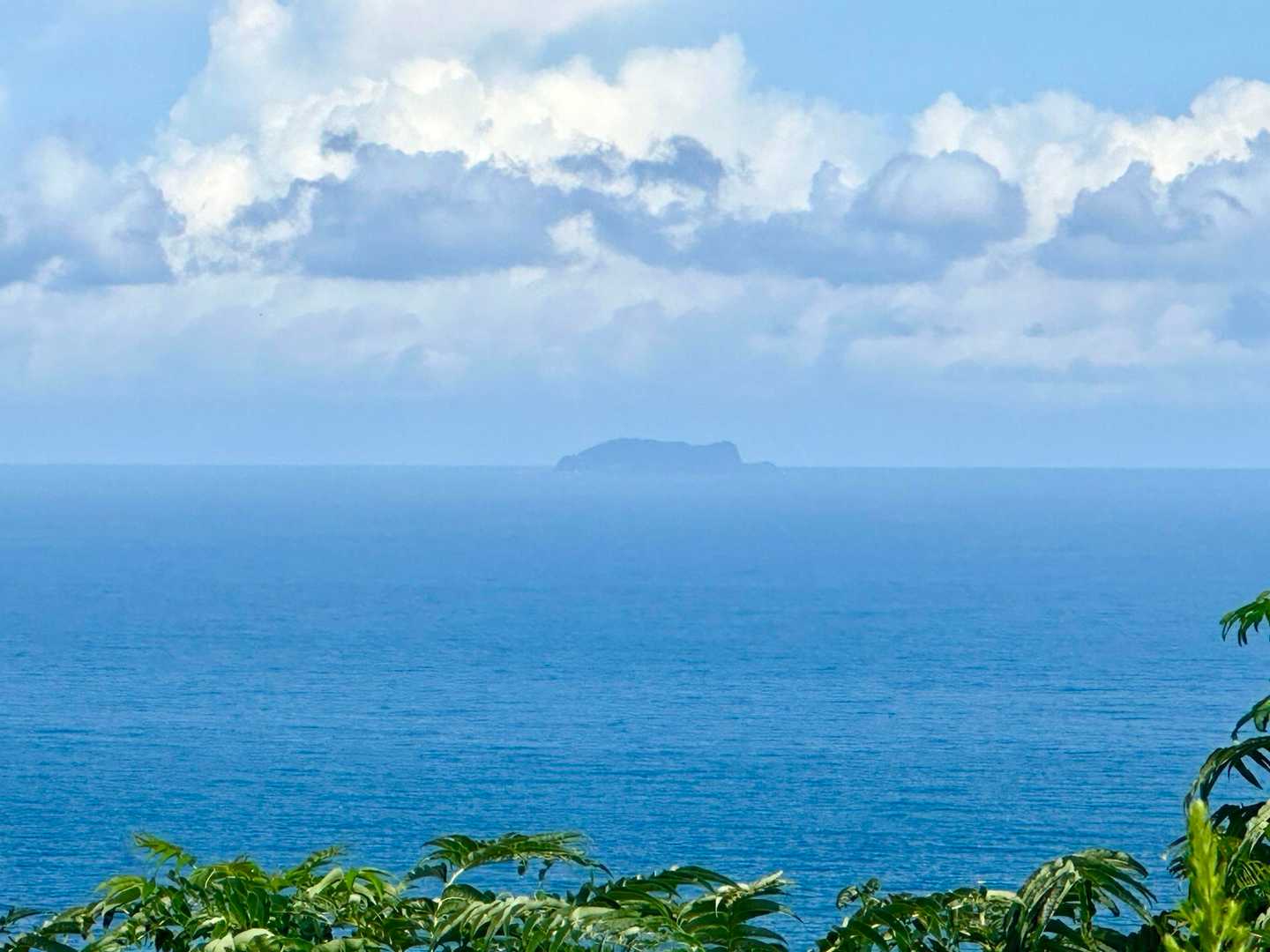 蒙古山之碑と白鵬の手形、海を望む西浦への写真