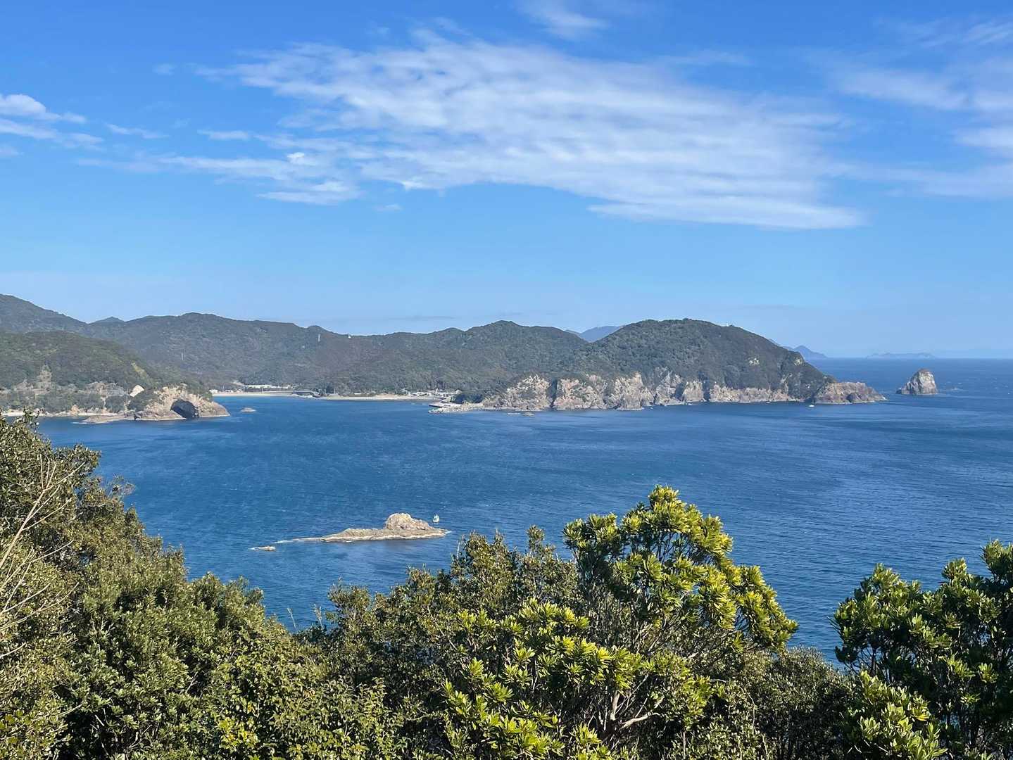🚩大磯休憩所
向きが変わって
えびす洞〜平家岩まで見える