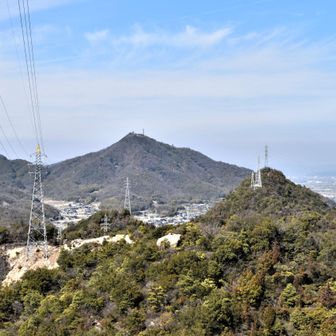 　　　振り返る  🎊ビュー
  ミモザ鉄塔　   常山　  石槌山