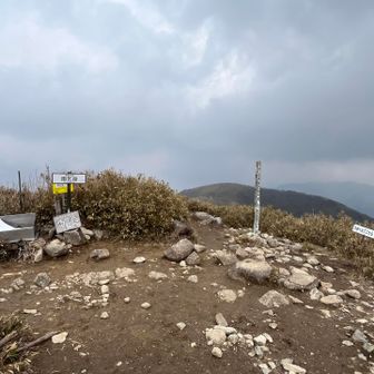 天気悪くなりそうなんで下山します
午後から下り坂の予報