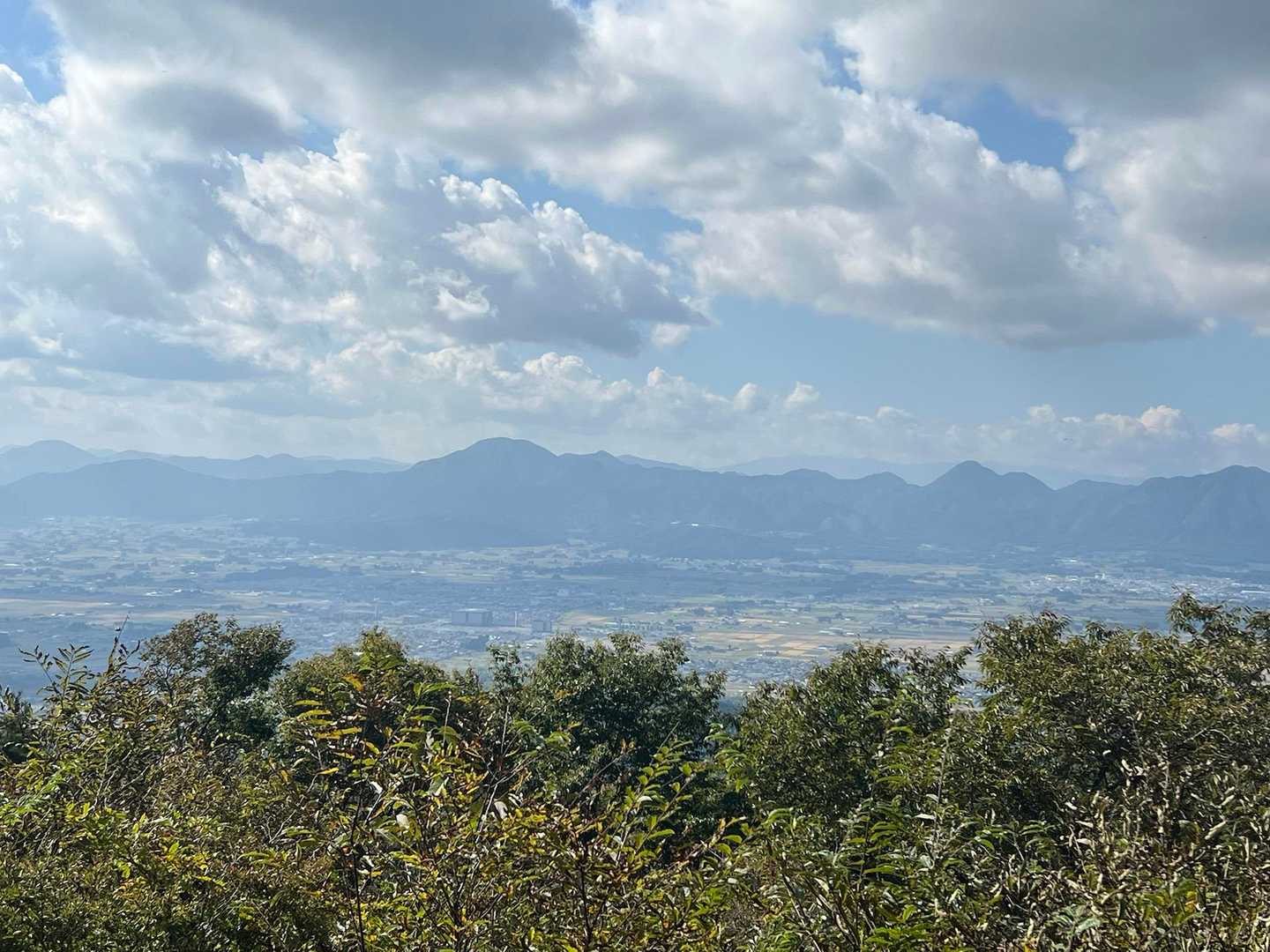 東根山方面
ちょっと雲が多いかな