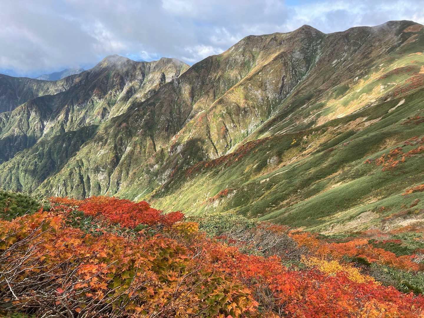 清太岩山-ユーフン山-竜門山-西朝日岳-大朝日岳-小朝日岳 周回コースの写真