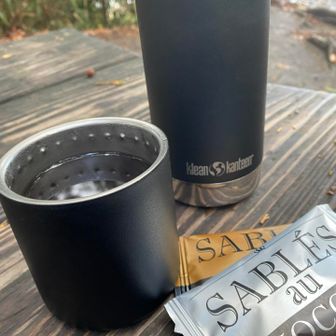 ベンチ濡れてて立ち飲み☕️😋