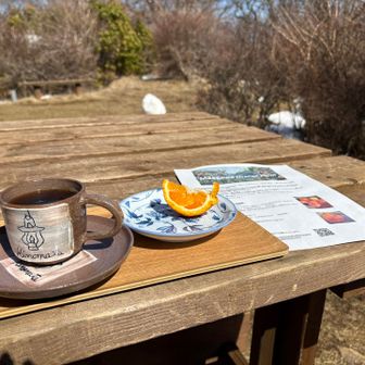 休憩〜

小田原の知り合いの方が作ったという🍊味見いただきました
通販のチラシ付き
甘くて美味しかった😋

テーブルご一緒したソロの方とお話しできて楽しかったです☕️