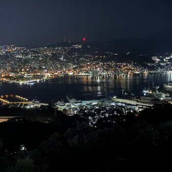 工場と街並みの夜景コラボ