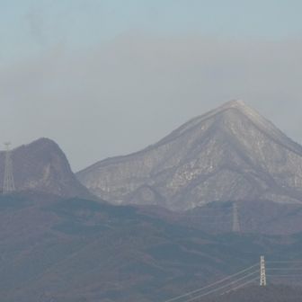崇台山 浅間隠山と左に角落山