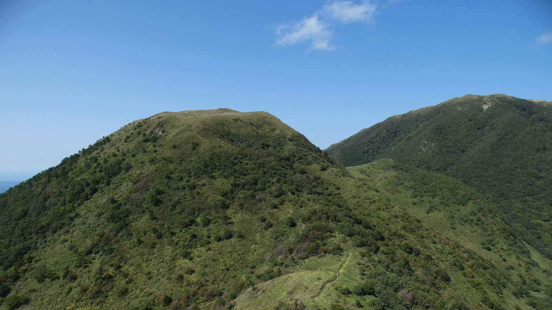 子三瓶は草原の山