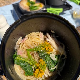 朝茹でてきた菜の花。
花は初めて食べたけど、柔らかくて美味しかったです😋