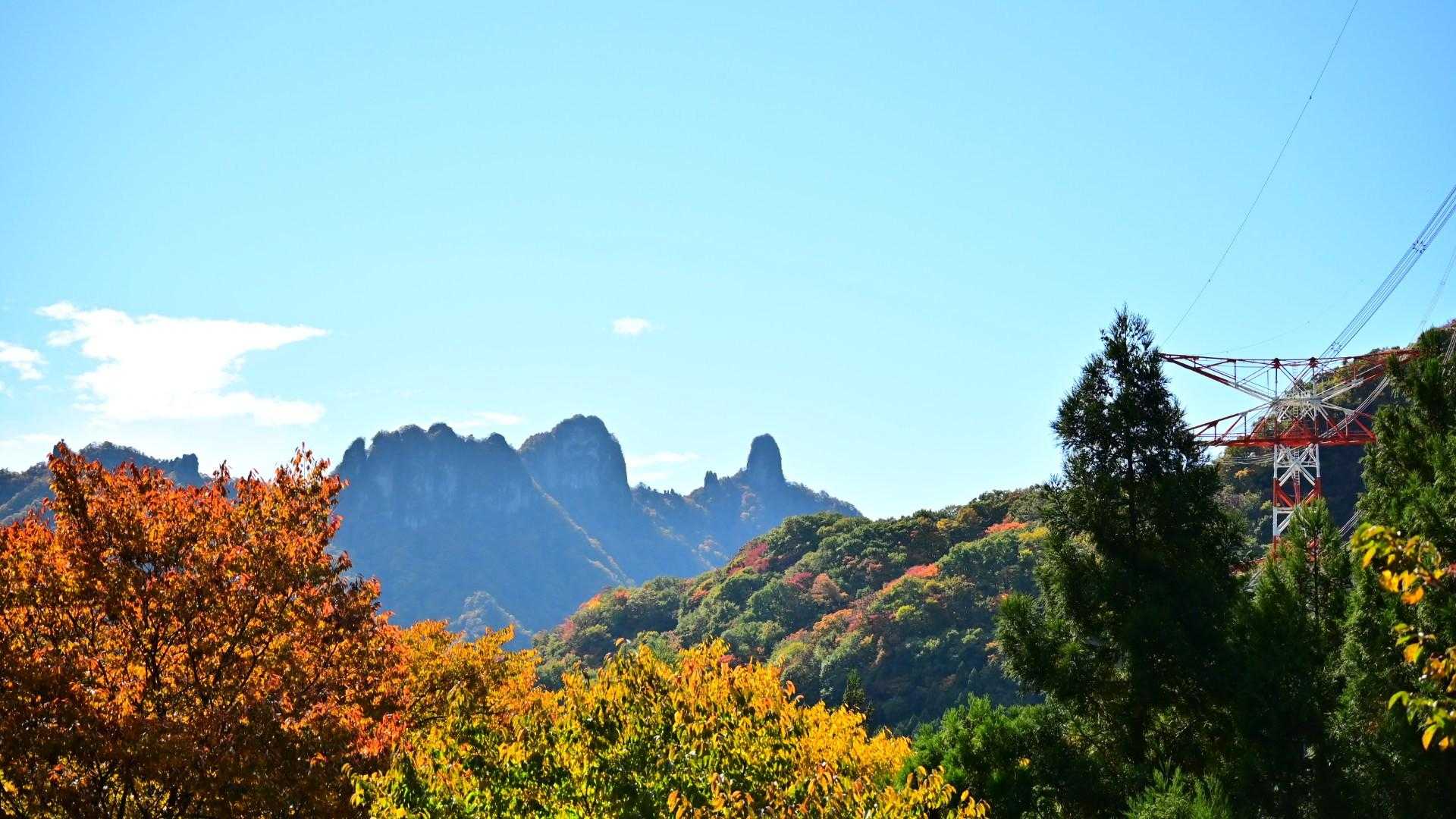 途中から見えた妙義山
もみじに映えてます🍁