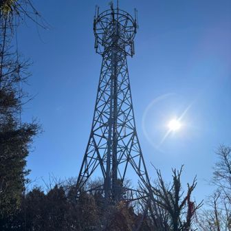 近くにアンテナ鉄塔が立ってたけれど