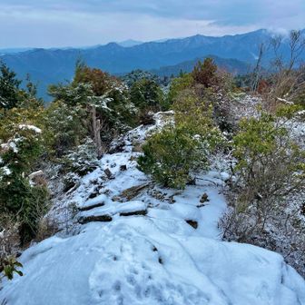 アイゼン付けないと真剣にやばいと思いました😰獣の足跡🐾もたくさん😱