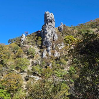 山頂付近のあの岩凄い