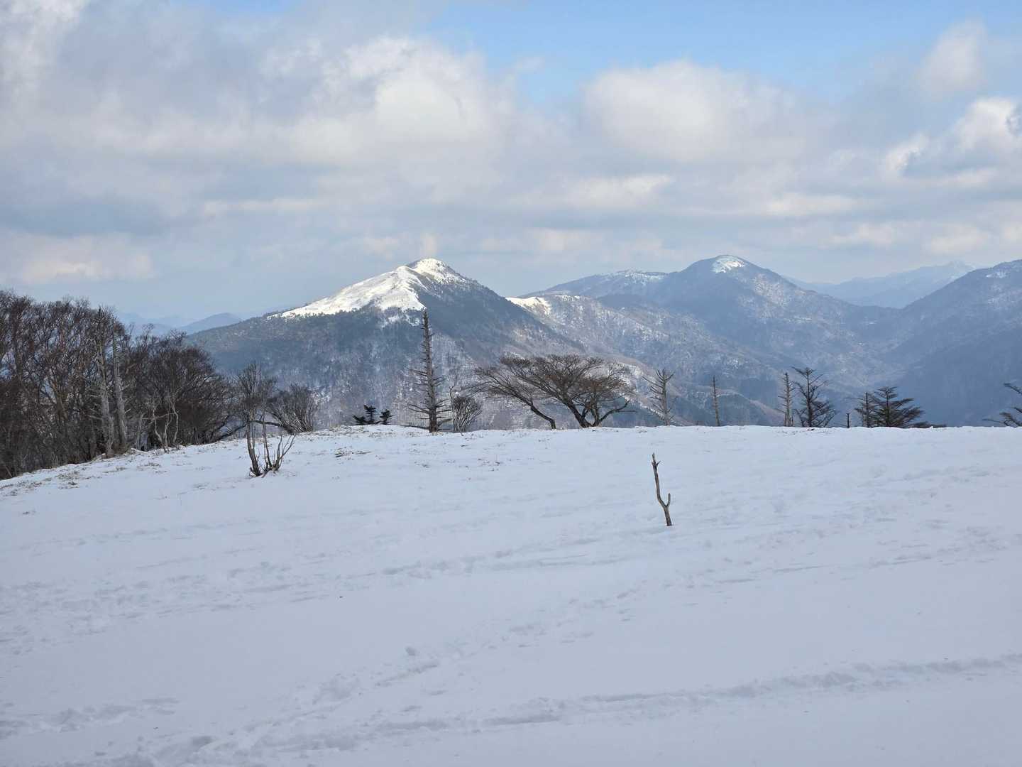 雪の広場から塔の丸丸笹山剣山次郎笈