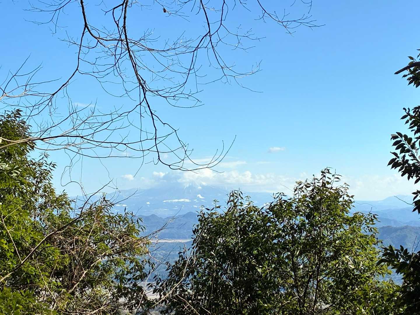 残念ながら、大山山頂は雲。