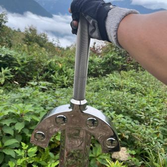 一応抜こうとしてみたけど、ガッチリ刺さってる🤣