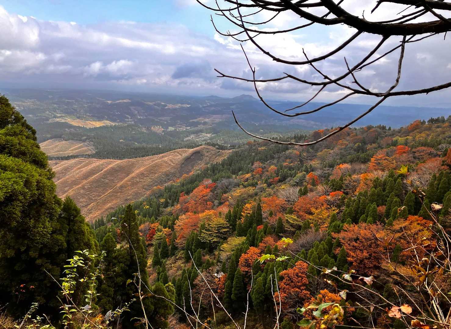 根子岳東峰往復 | ギザギザ形の山を目指して。登り切った先の絶景への写真