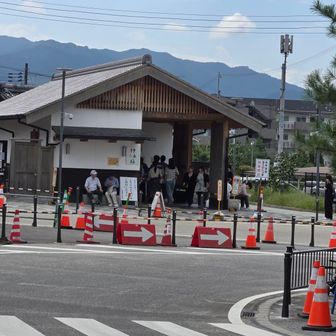二の鳥居にはトイレもあります