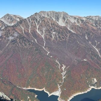 秀麗な立山✨
向こうが表ならこちらは裏立山か🤔？
残雪期もいいけど紅葉の時期も
素晴らしい景色です👍