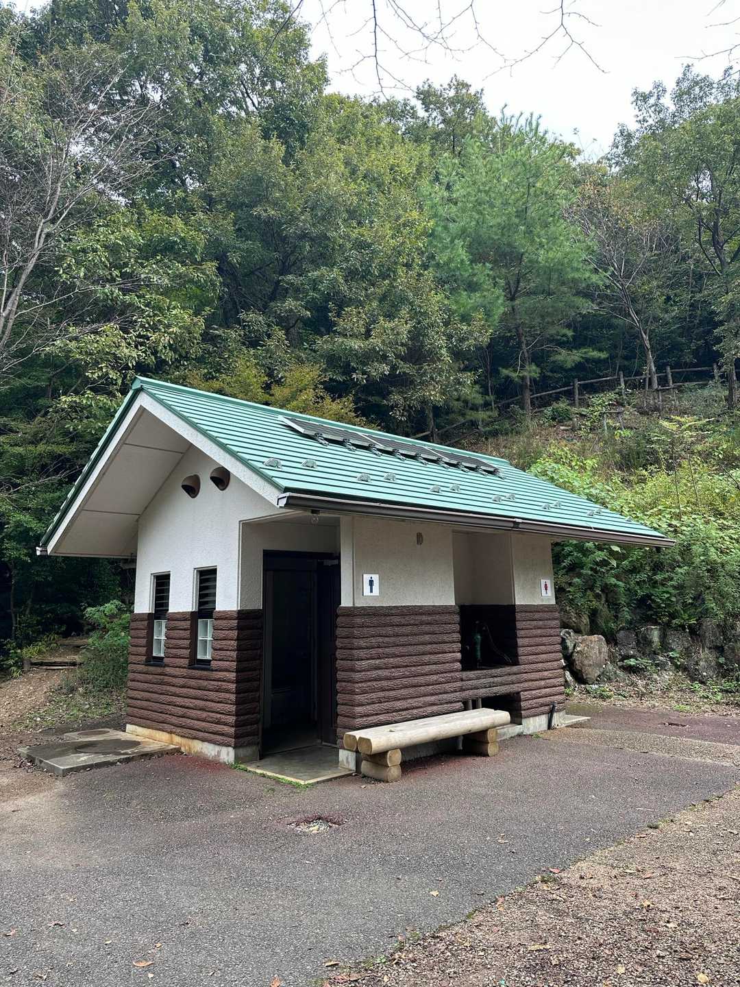 トイレのあるところまで下りてきました。