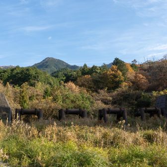 ここにはさらに大きな鋼製スリットダム

向こうに見える山は頭巾山、三郡山