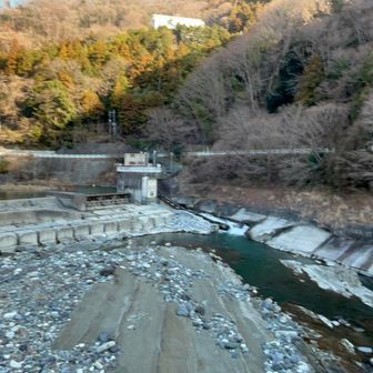 10人しか乗れない橋なので、後ろ振り返ってドキドキ