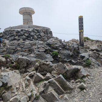 さすがに山頂沢山人いる