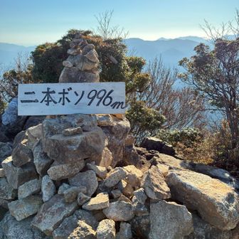 二本ボソのお金払うところのオッチャン
めちゃ喋ってくれた😄
日の出目当ての若者が
タバコやゴミのポイ捨てすると嘆いておられた
ほんまに、山火事とか怖いしやめてほしい😥