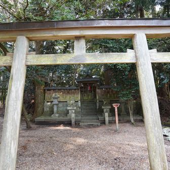 冬野の集落に入って、神社の前を左に。