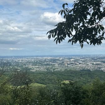 手軽に登れる見晴らしも良いので日和田山好きだな😊
山頂で休憩していると、外国の方が多く訪れましたグローバル化ですな