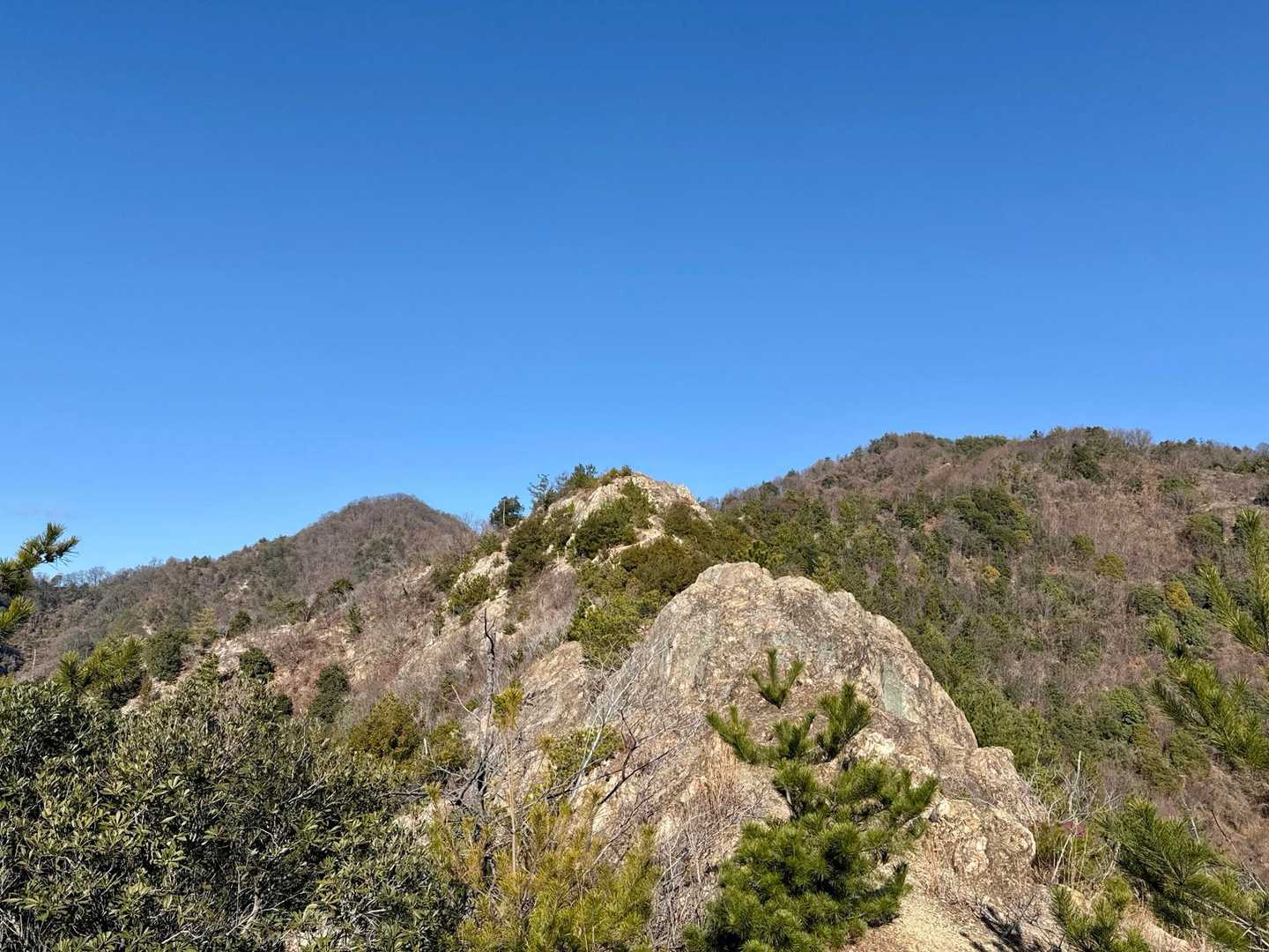 中盤の天狗岩⁉︎ 手間辺りから、素晴らしい展望を眺めながら🚶🏻。