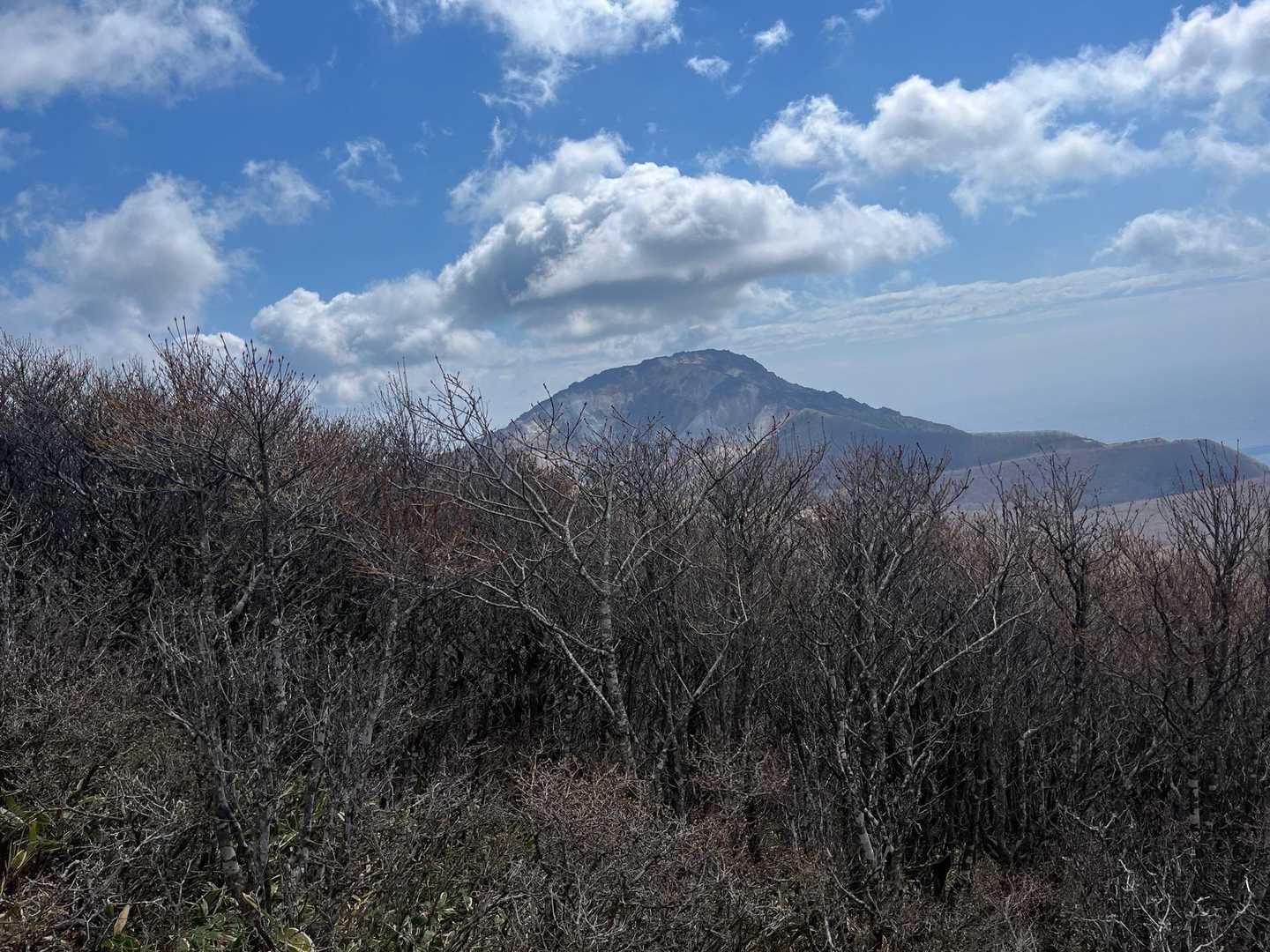 左回りピークからは恵山が見えた。